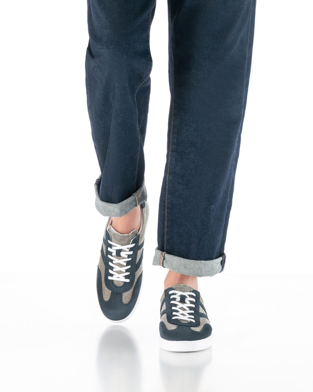 Zapatillas de baile para hombre en beige y azul con suela blanca de Werner Kern