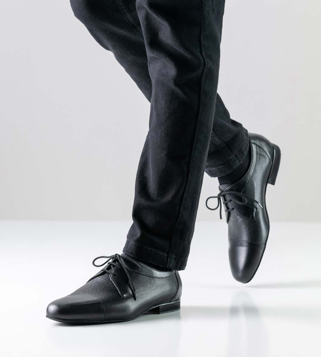 Treviso schwarzer Herrentanzschuh von Werner Kern mit perforiertem Leder