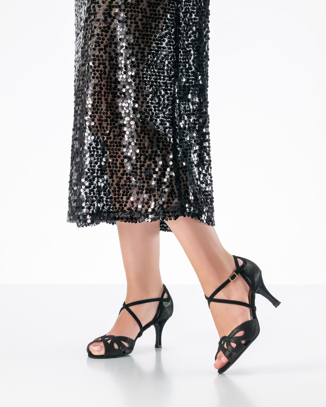Zapatos de baile Elora para mujer, en color negro, confeccionados en piel negra brillante de Nueva Época