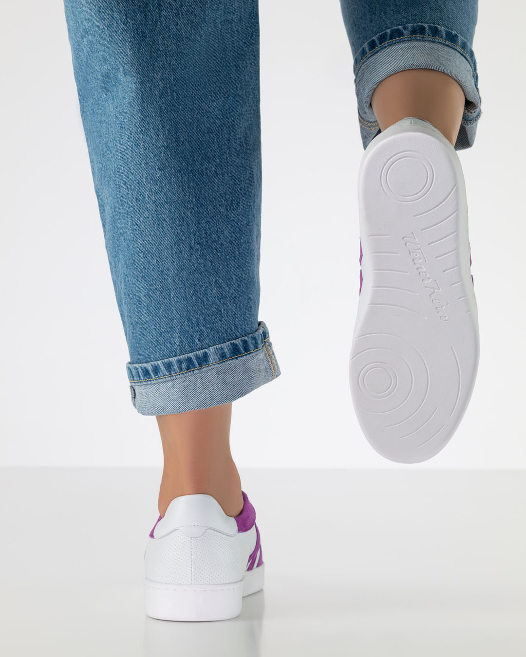 Suela de las zapatillas de baile Spring, vista desde abajo en color blanco con el logotipo de Werner Kern