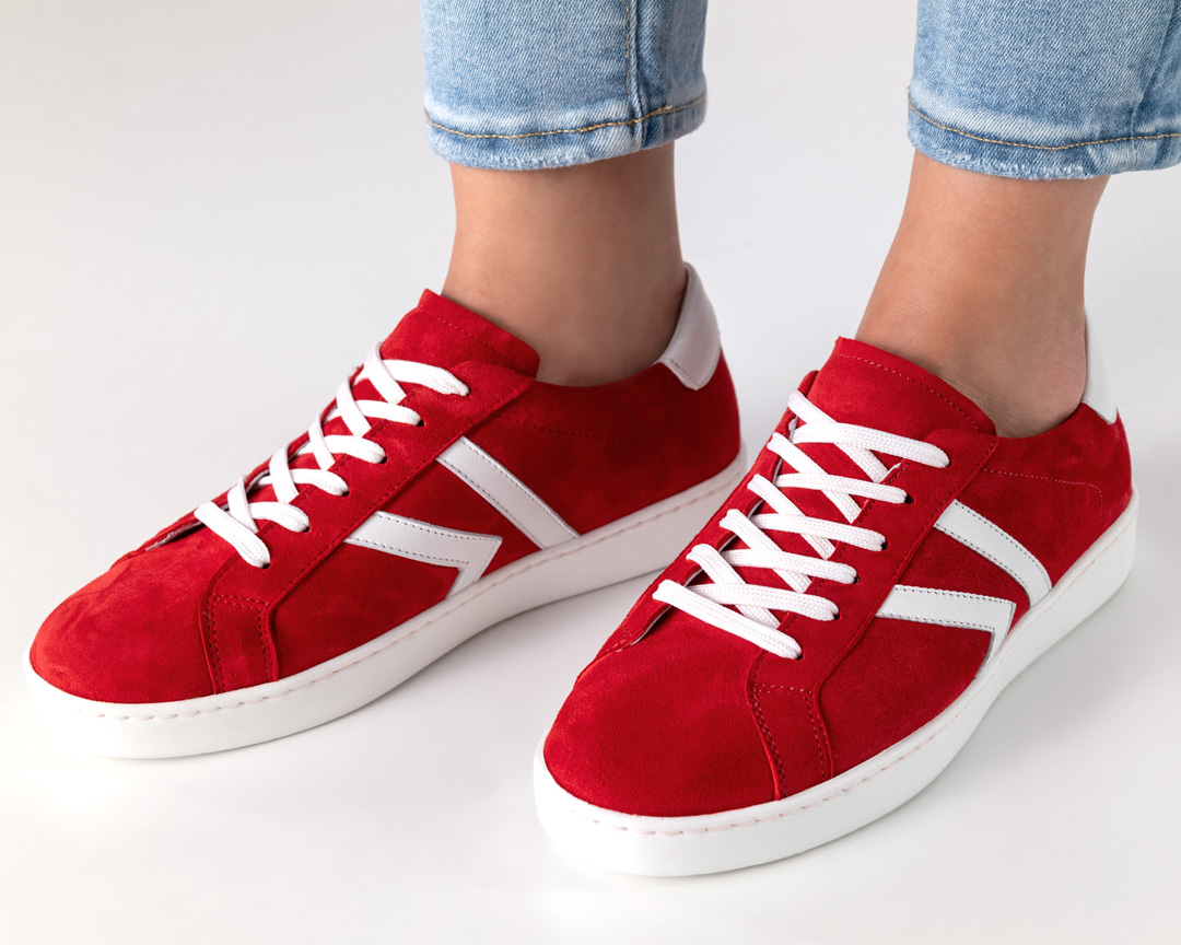 Toller Tanzsneaker für Damen von Werner Kern in rotem Velourleder und mit weißer Sohle zum Tanzen