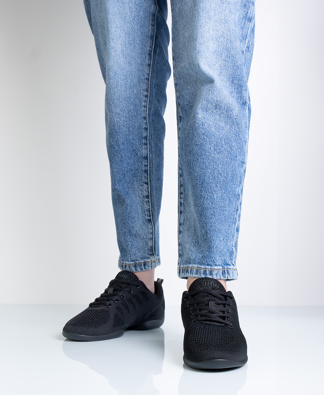 Zapatillas de baile ligeras para mujer, de color negro, con suela de PU dividida.