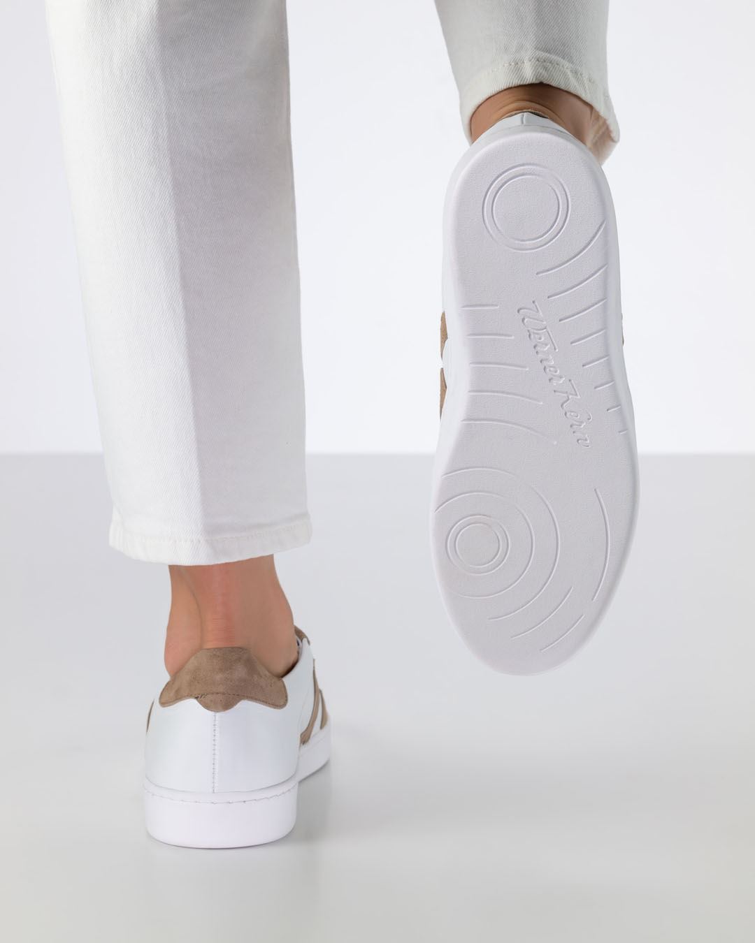 Suela blanca de zapatillas de baile con puntos de giro, de Werner Kern
