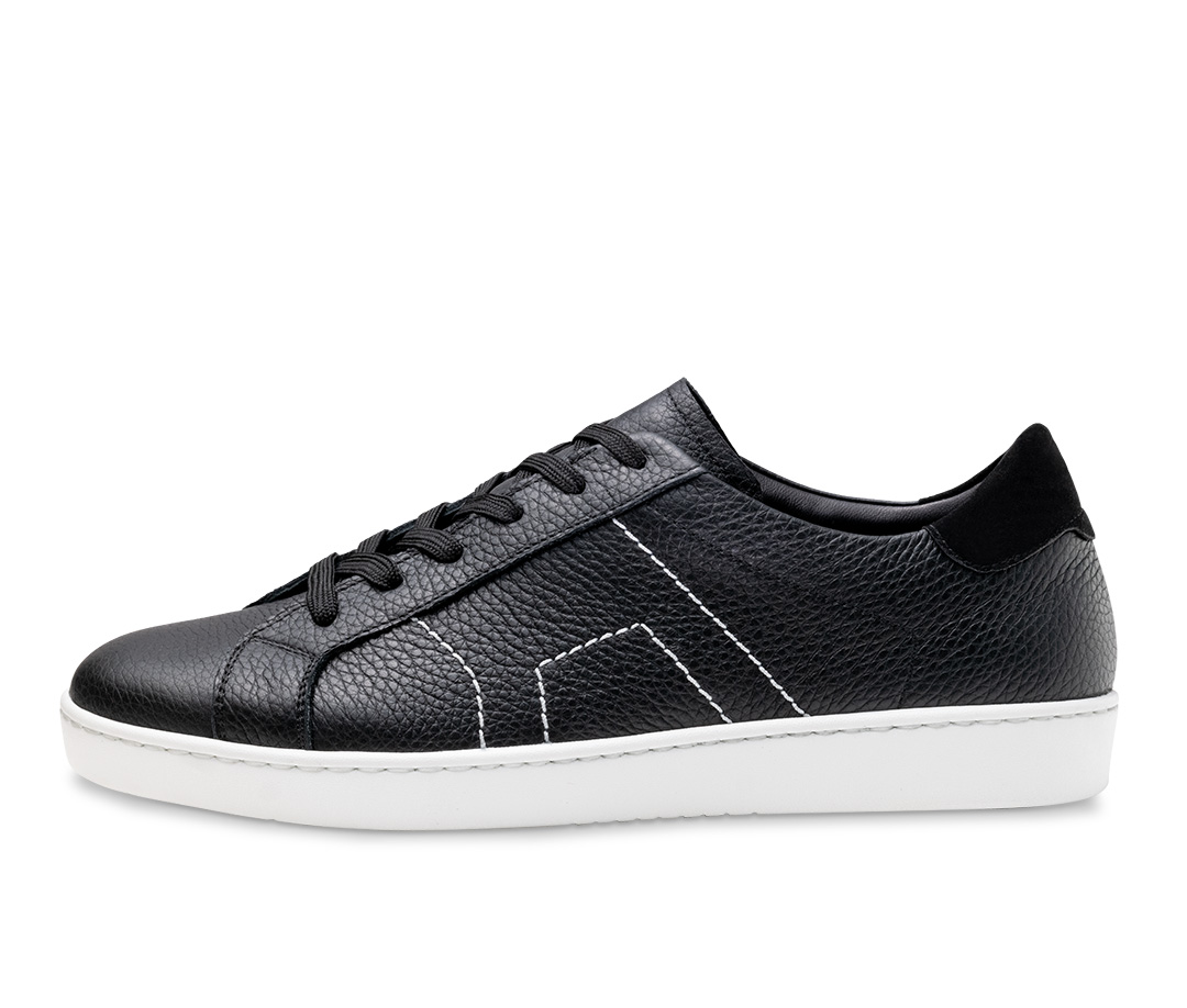 Zapatilla de baile ligera y flexible de piel negra con suela blanca - puede usarse como todoterreno por Werner Kern