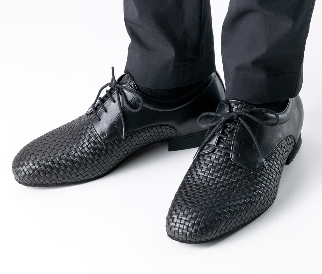 Geflochtenes Leder verarbeitet in einen eleganten Tanzschuh von Werner Kern