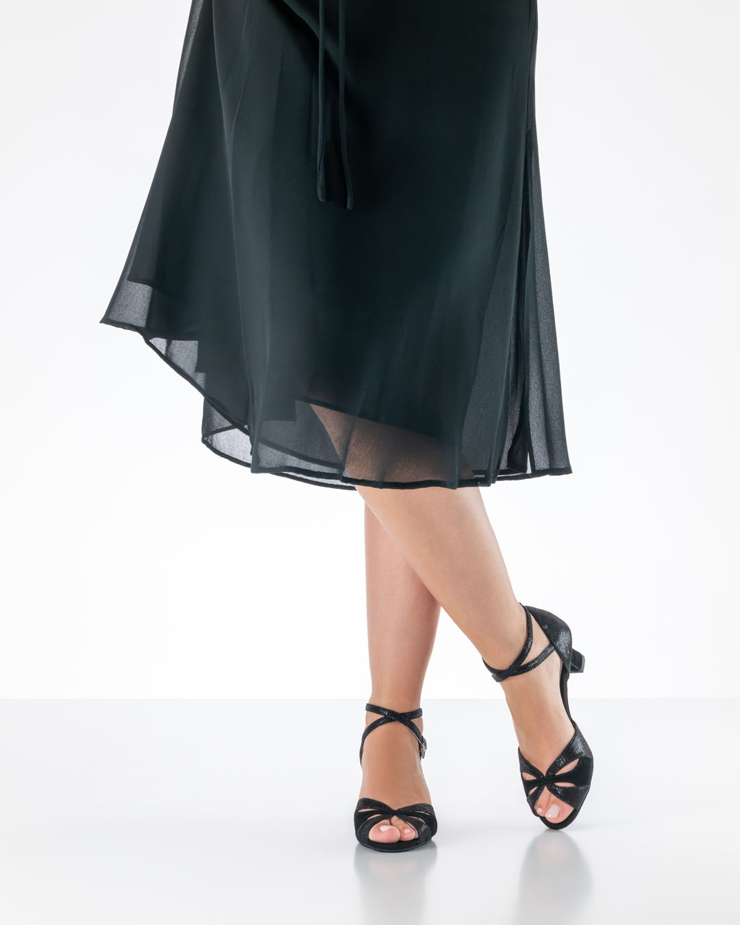 Sandalias de baile negras brillantes de Anna Kern, con tacón de 5 cm y tiras en el tobillo