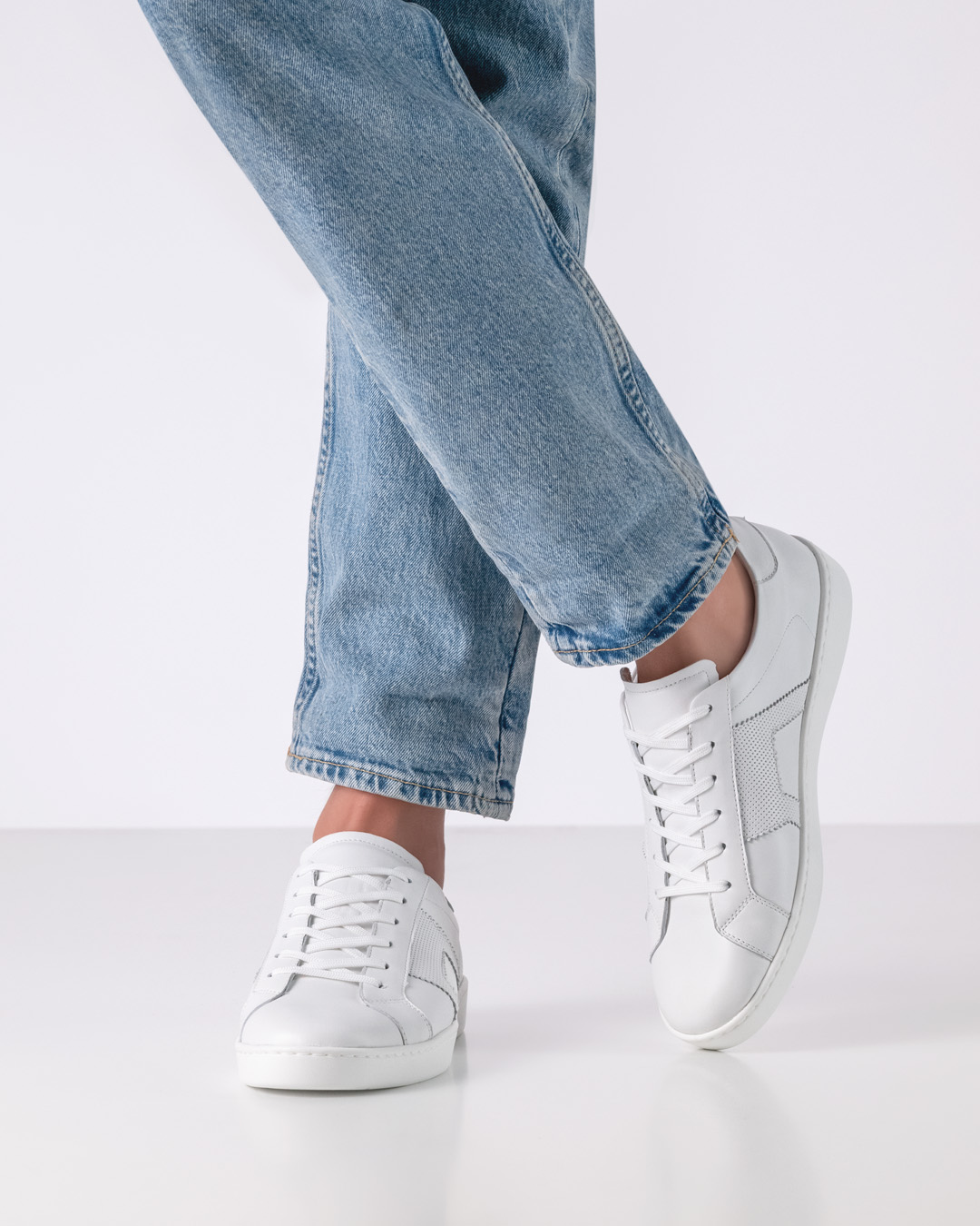 Weiße Tanzsneaker für Herren von Werner Kern mit ultraleichter Pu Sohle zum drinnen und draußen tanzen