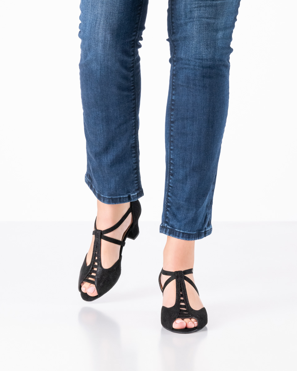 Holly  Zeitlose Damen Tanzschuhe - Werner Kern Holly aus Samtziege Glanzvelour mit sich nach oben verjüngendem T-Steg und feinen Cut-Outs für stilvolles Tanzen