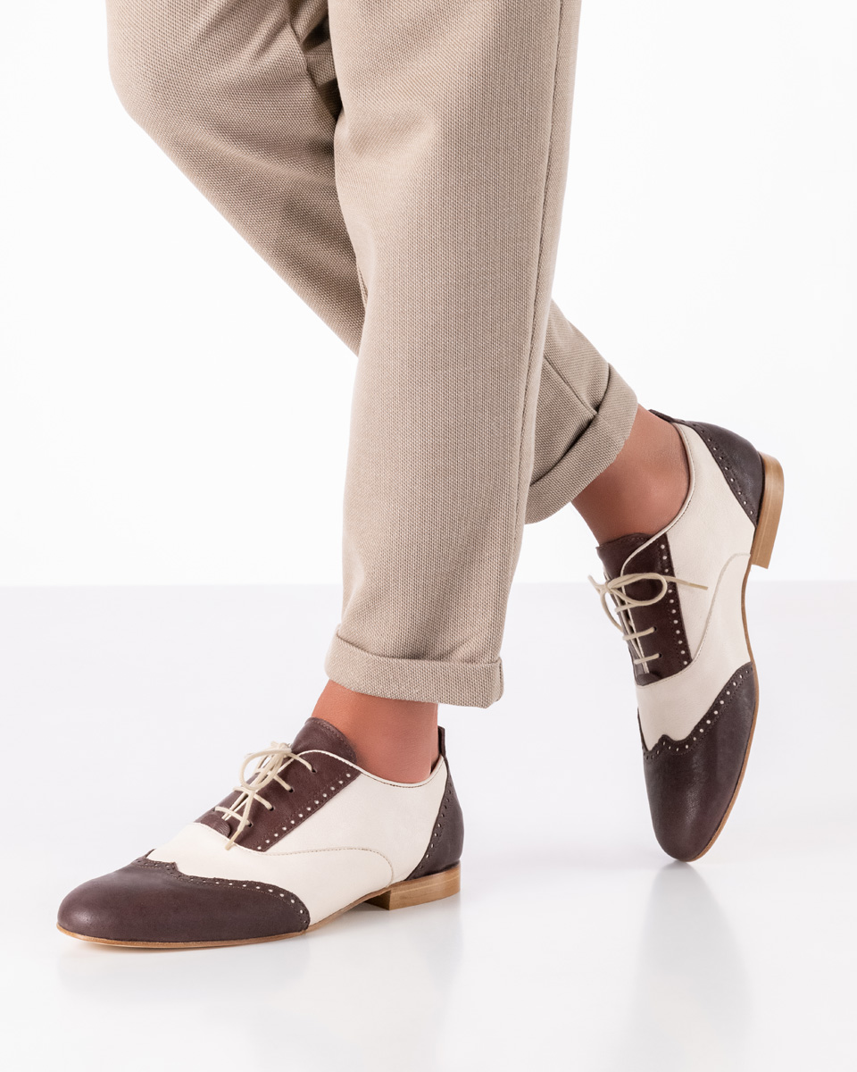 Tanzschuhe Carrara - Werner Kern in Beige/Bordo, nachhaltig gegerbtes Ziegenleder für fantastisch weichen Tragekomfort, äußerst flexibel und bequem mit 4xFach Schnürung für sicheren Halt, fantastisch bequeme Absatzhöhe von 1,5 cm