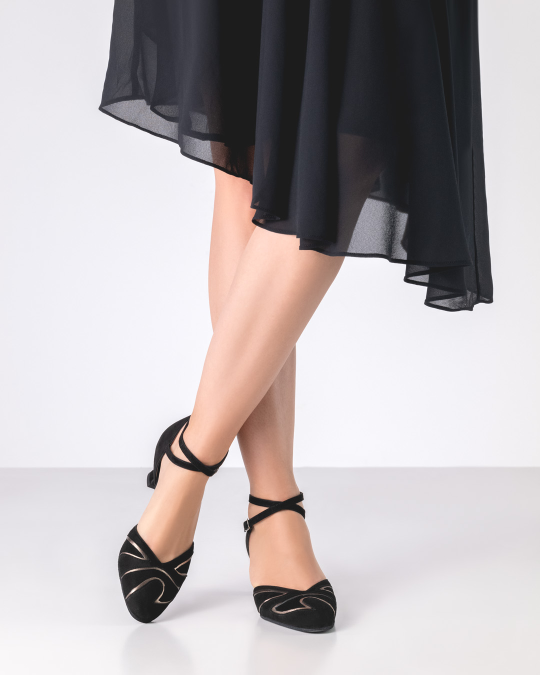 Tanzschuh von Wener Kern in schwarzem Velourleder und niedrigem Absatz