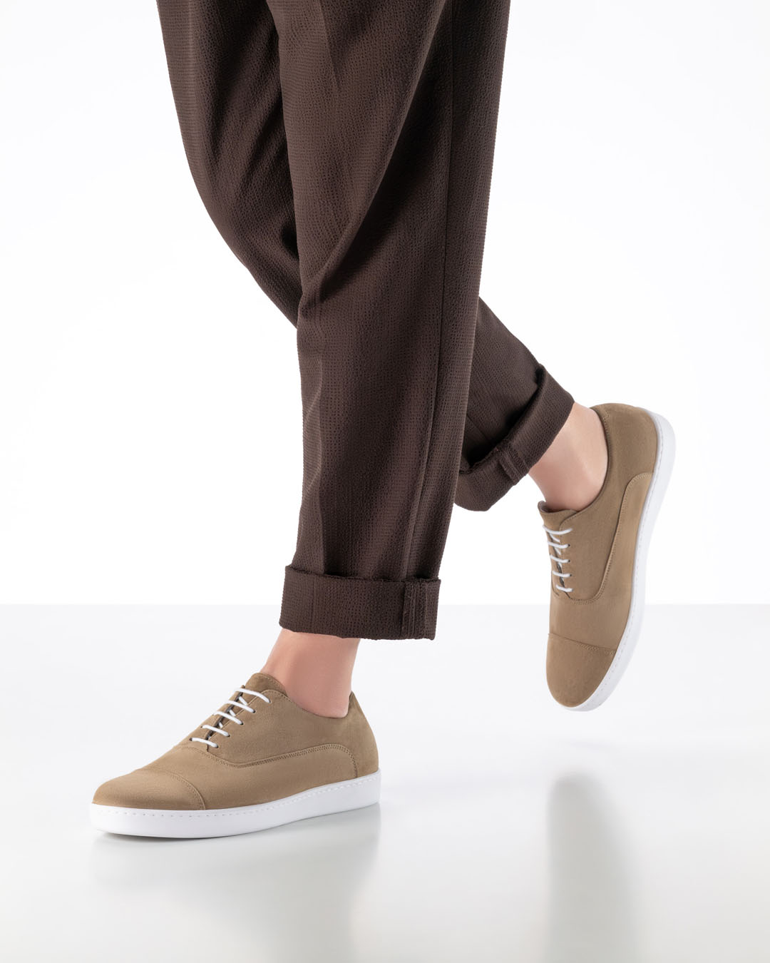 Zapatillas de baile de color beige con cordones de Werne Kern, con suela blanca tipo zapatilla deportiva, para uso en interiores y exteriores