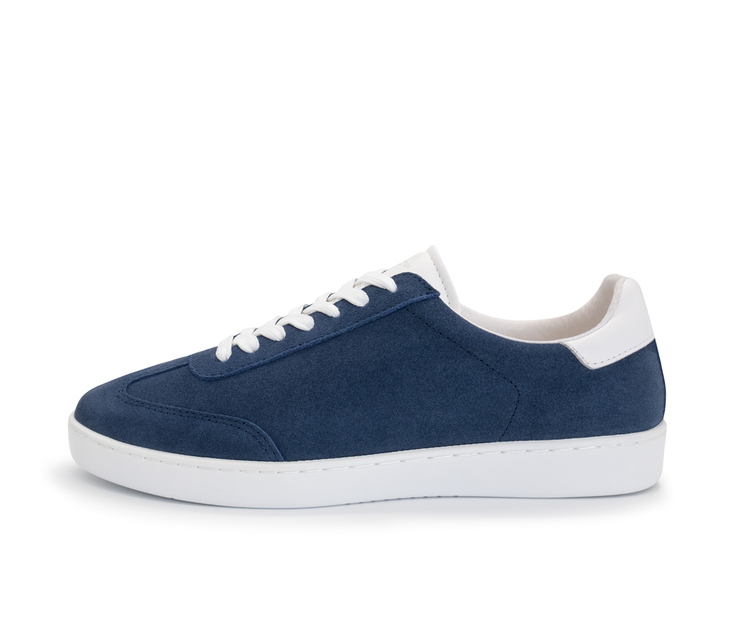Blauer Tanzsneaker 7005 für Damen aus Velourleder mit weißer PU Sohle aus dem Hause Anna Kern.