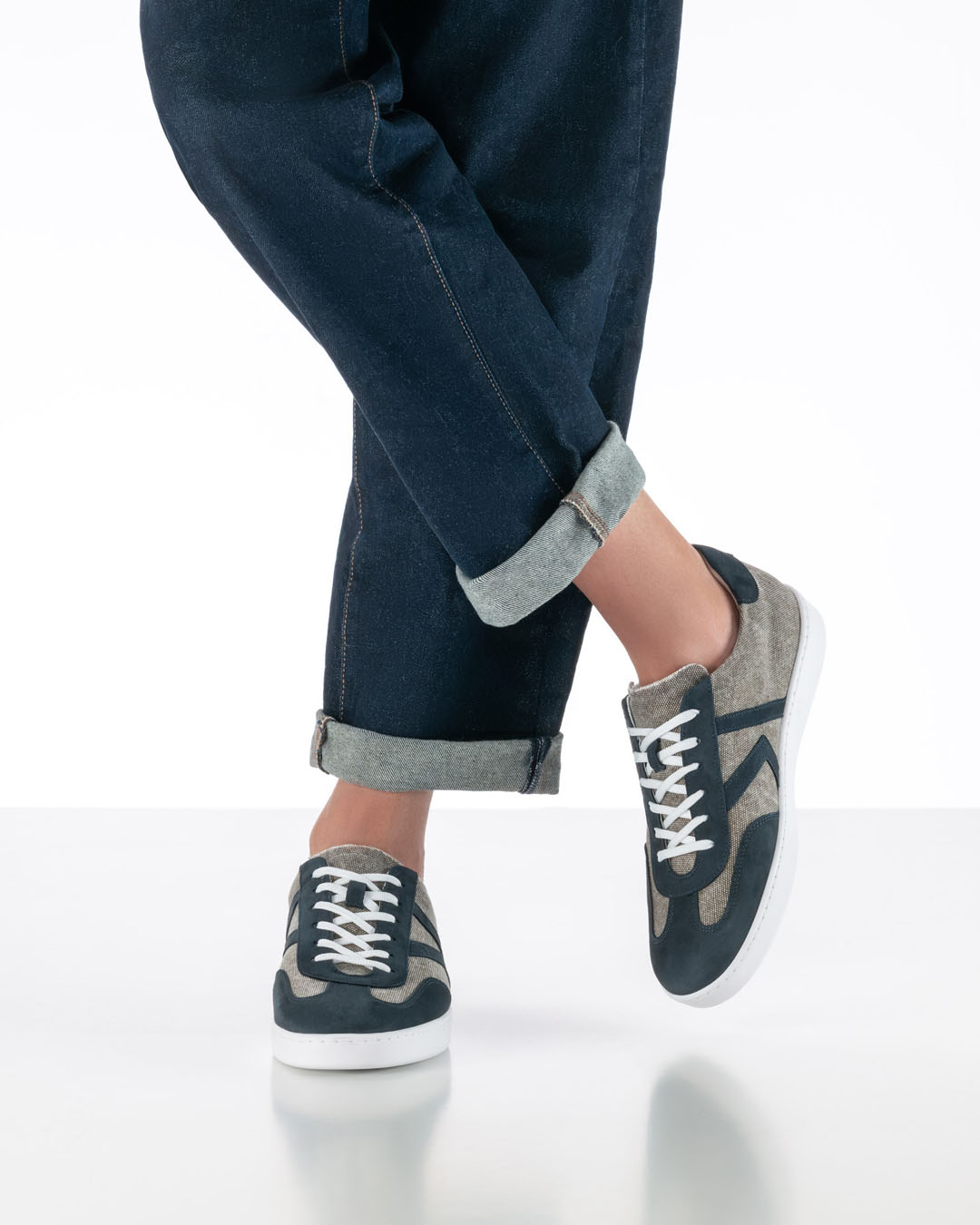 Zapatillas de baile para hombre de lona beige y ante azul con suela blanca de Werner Kern