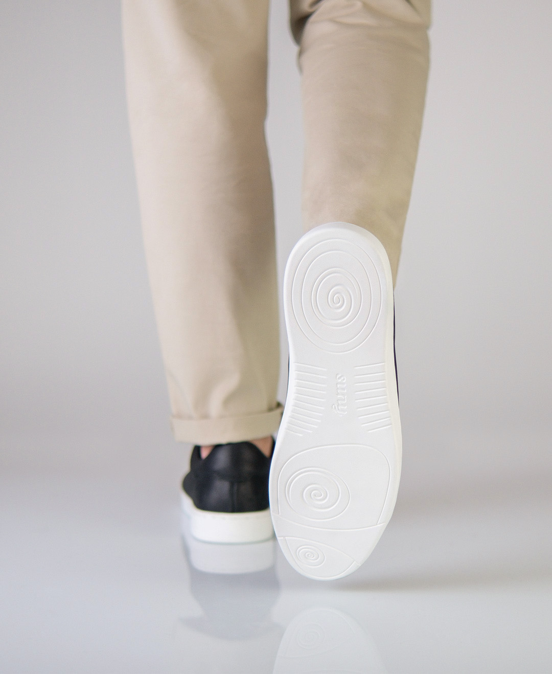 Suny Tanzsneaker 7410 für Herren in schwarzem Nappaleder und weißer Sohle