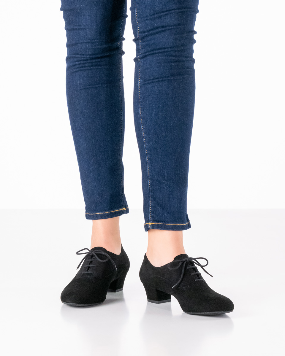 Werner Kern Runa - Damen Tanzschuhe in schwarzem Samtziegenleder, sicherer Halt und hohe Flexibilität mit geteilter Sohle und 4xFach Schnürung für Komfort und optimalen Halt, fantastisch bequeme Absatzhöhe von 3,5 cm