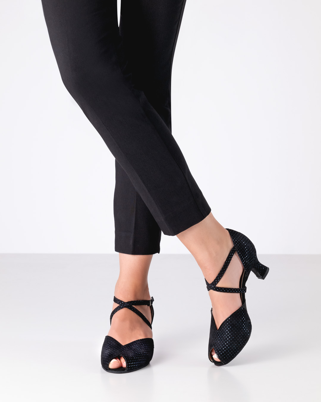 Tanzschuh mit Peep toe Design, elastischen Einsätzen für mehr Komfort und niedrigem Flareabsatz von Werner Kern