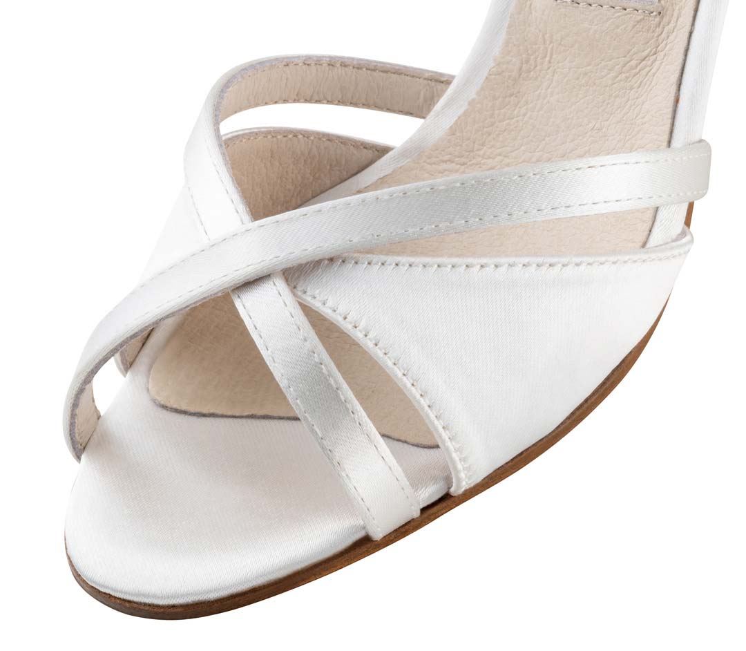 July Ansicht im Detail des vorderen Bereiches vom Werner Kern Brautschuh mit Ledersohle