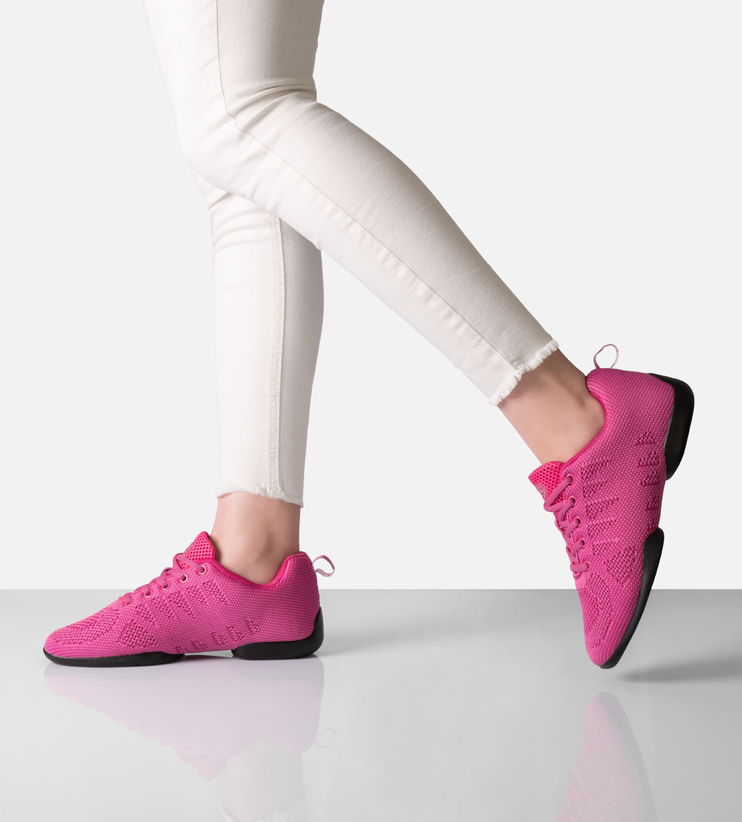 Zapatilla 165 Damen Tansneaker 165 in Fuchsia von Suny by Anna Kern, aus feinem Knitting Material mit Split Sole, ideal zum Tanzen auf allen Böden.