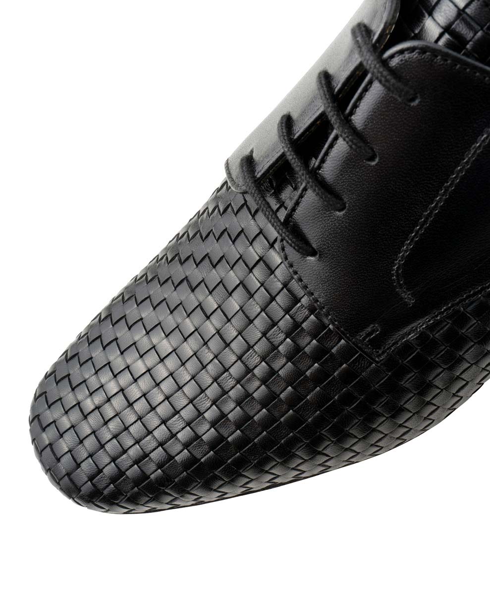 Como Detailansicht der Flechtung des Werner Kern Herrentanzschuhes