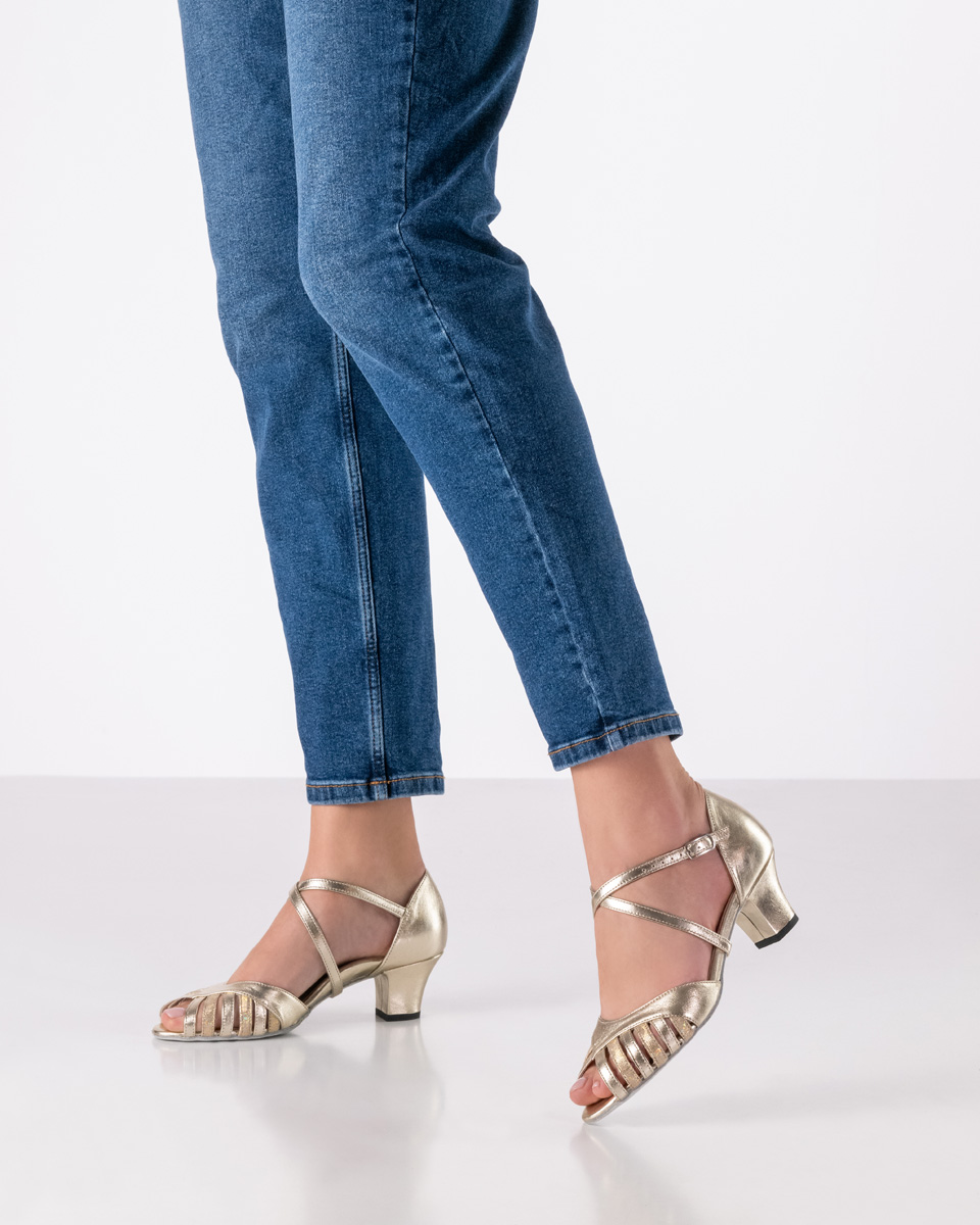 Vintage Tanzschuhe für optimalen Tragekomfort - Werner Kern Colleen in Platin Nappaleder mit feinen Riemchen, Cut Outs und individuell einstellbarem Kreuzriemchen