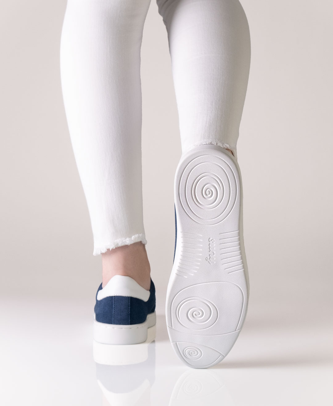 Federleichter Tanzsneaker 7005 für Damen mit einer durchgehenden PU-Sohle