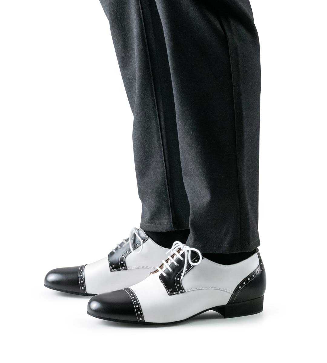 Bergamo 2 cm hoher Werner Kern Herrentanzschuh in Kombination mit schwarzer Hose