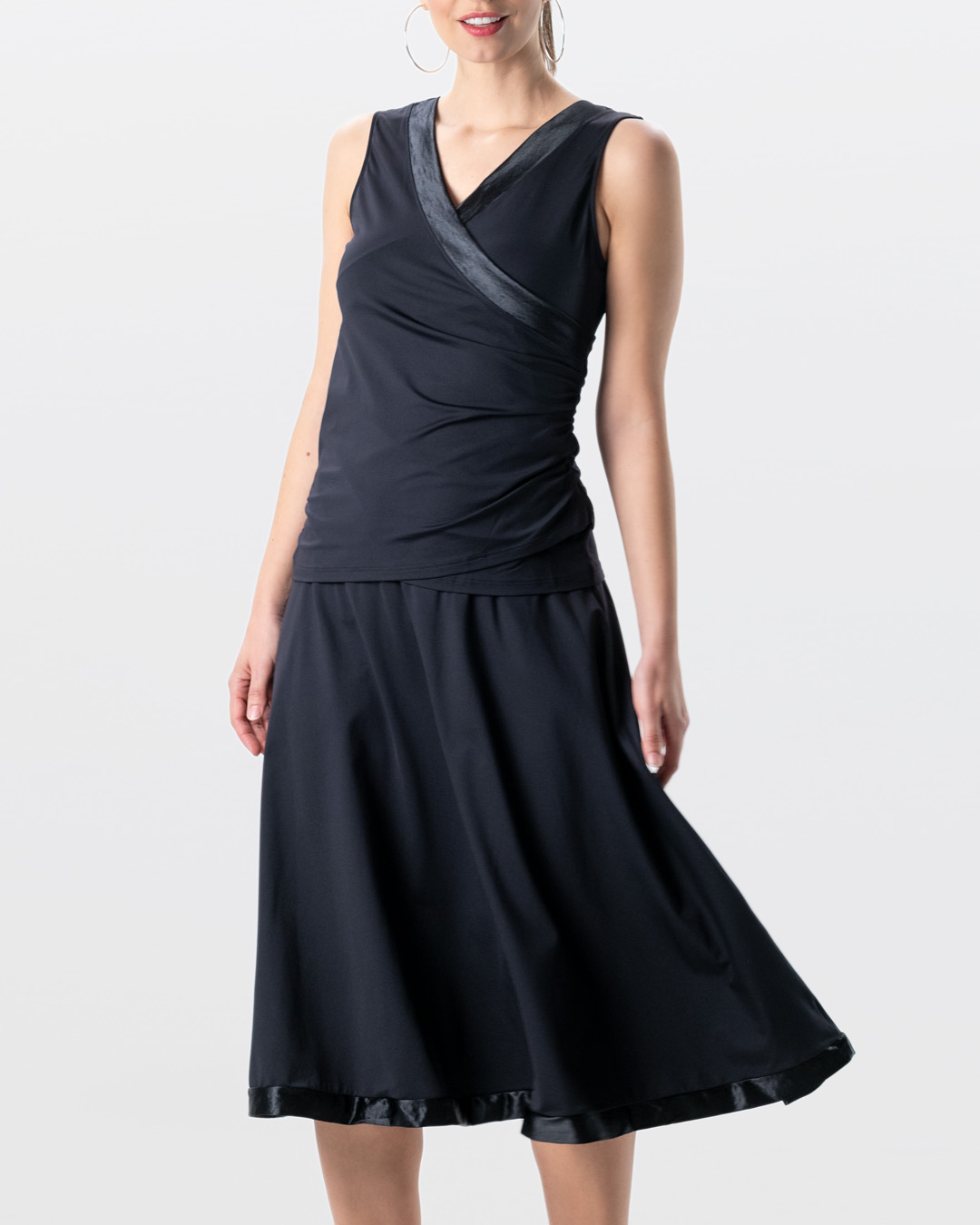 Falda de baile ancha de largo midi en negro de Werner Kern con ribete de raso en el bajo para todos los estilos de baile