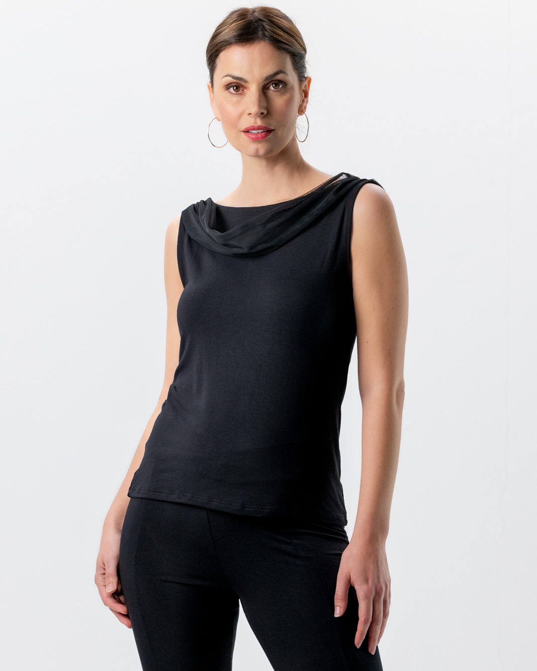 Top de baile para mujer Auri en negro - elegante top de bambú con recorte en la espalda e inserciones de tul, ideal para salsa, tango y otros bailes.