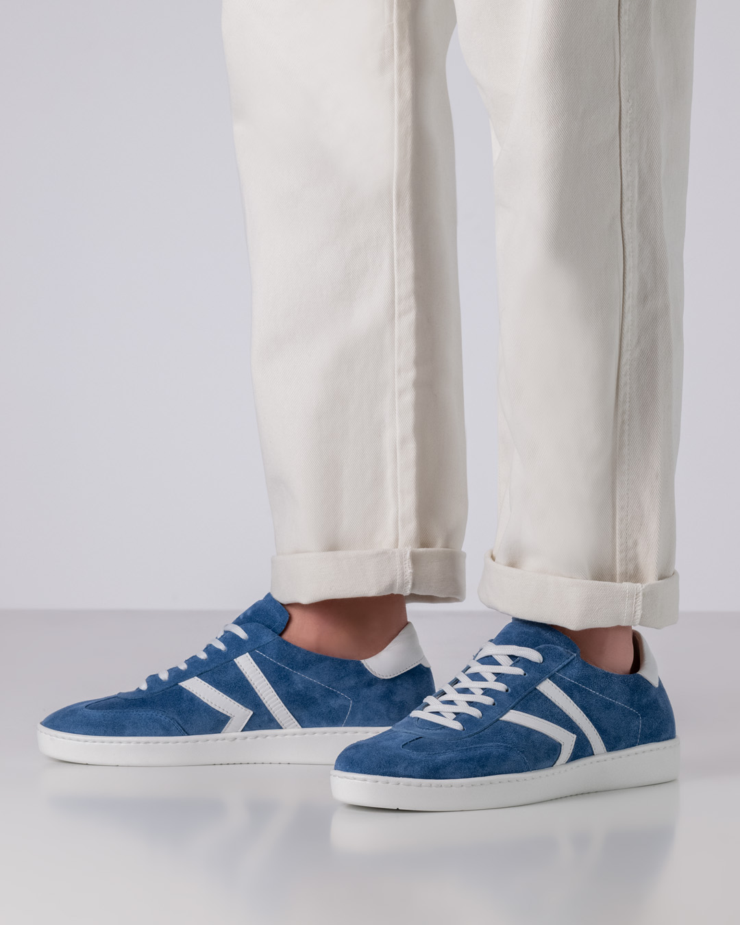 Zapatilla de baile superligera en azul vaquero con suela Allrounder blanca de Werner Kern