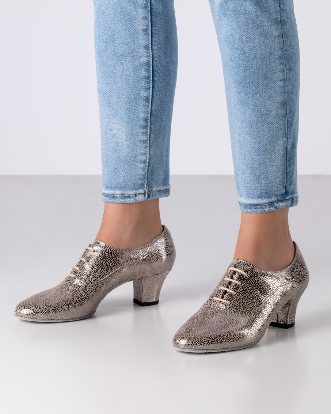 Runa Zapato de danza de entrenamiento en aspecto metálico antiguo con cordones de 4 pliegues, tacón en bloque de 4,5 cm de Werner Kern