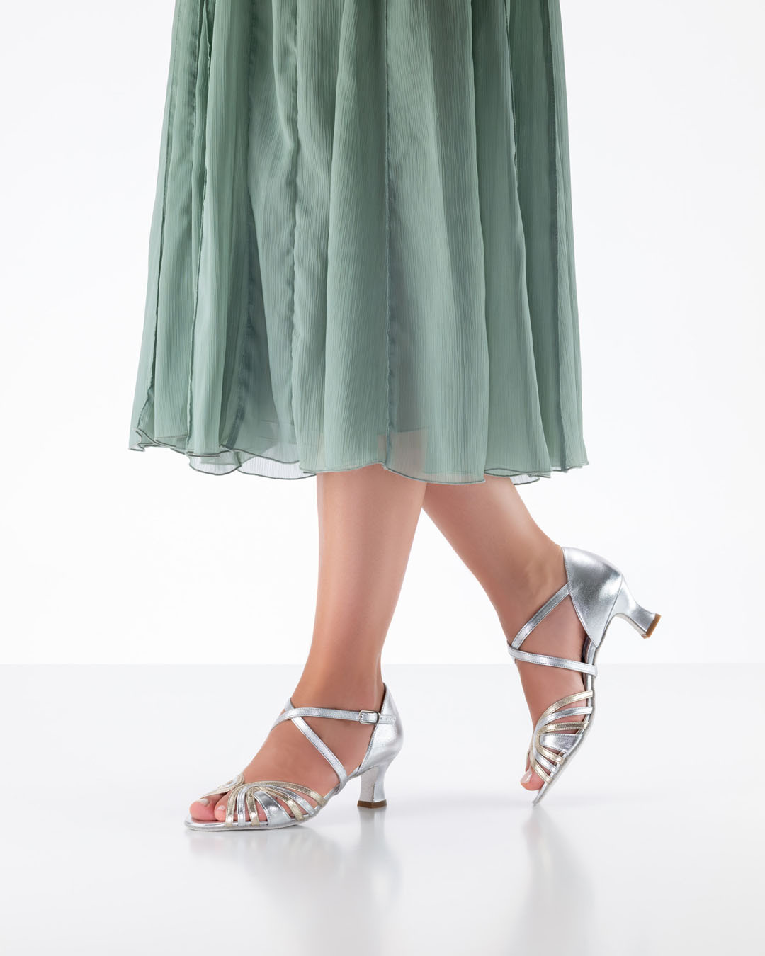 Sandalias de baile plateadas y doradas con tacón de 5,5 cm de Werner Kern