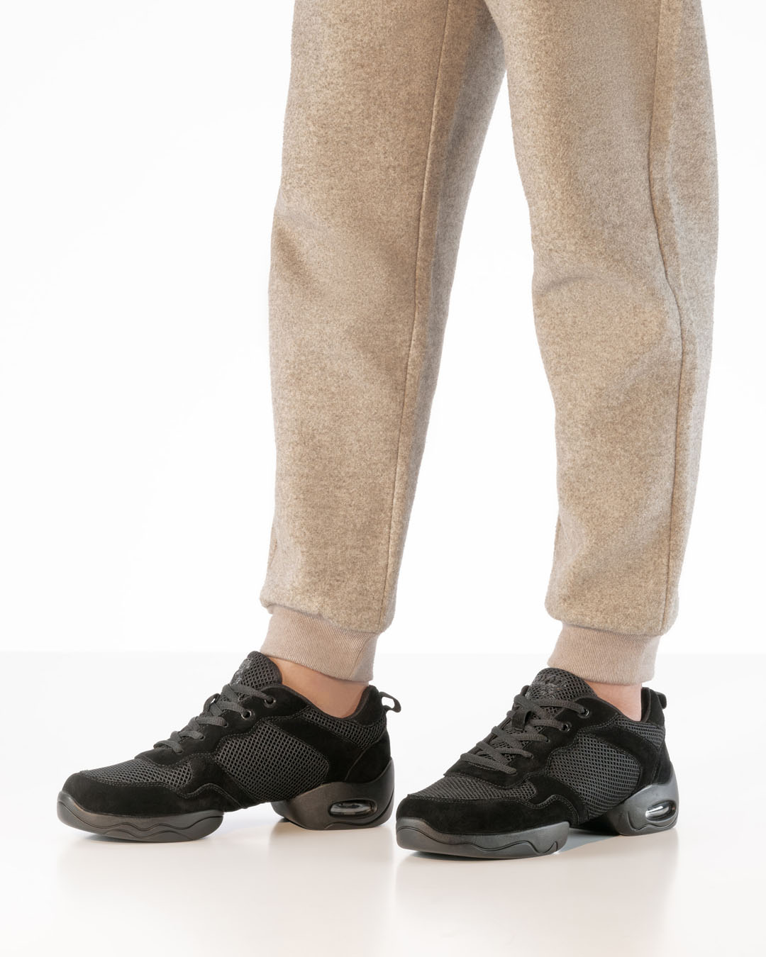 Zapatillas de baile negras con suela dividida, de estilo chunky, confeccionadas en cuero y malla, de Werner Kern