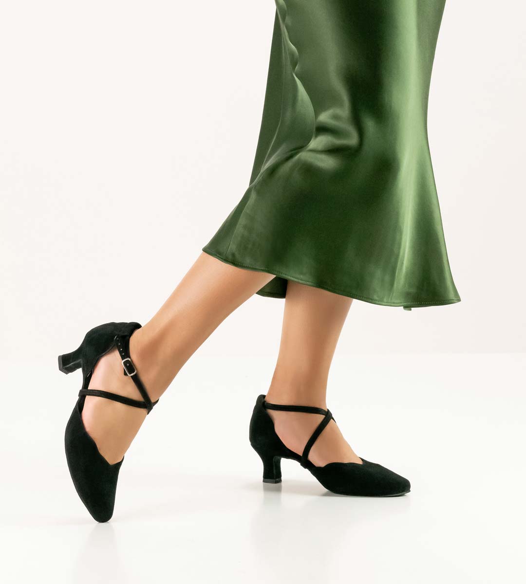 572 grüner Rock in Kombiantion mit 5 cm hohem Damentanzschuh von Anna Kern