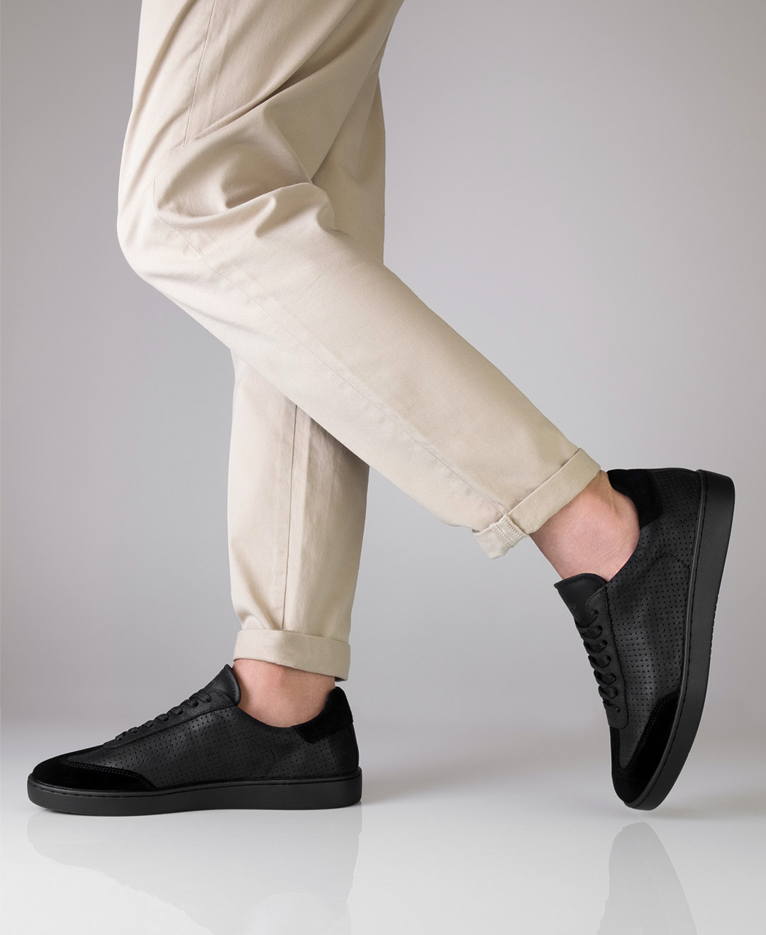 Moderner Tanzsneaker 7430 für Herren mit durchgehender Sohle