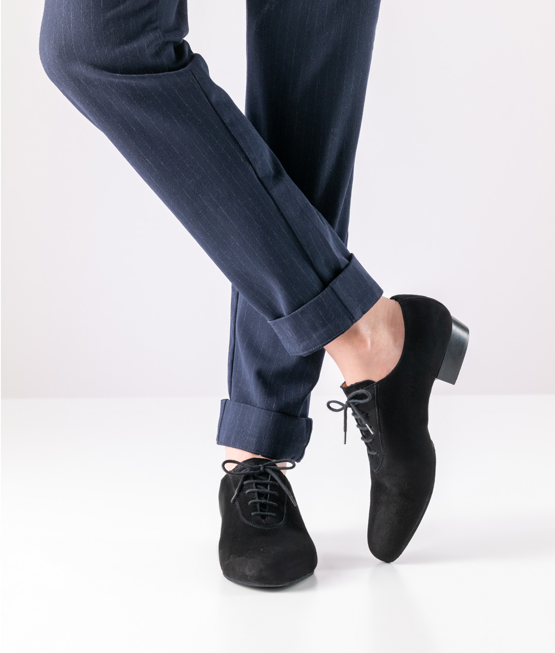 Herrentanzschuh mit geteilter Sohle aus weichem Velourleder