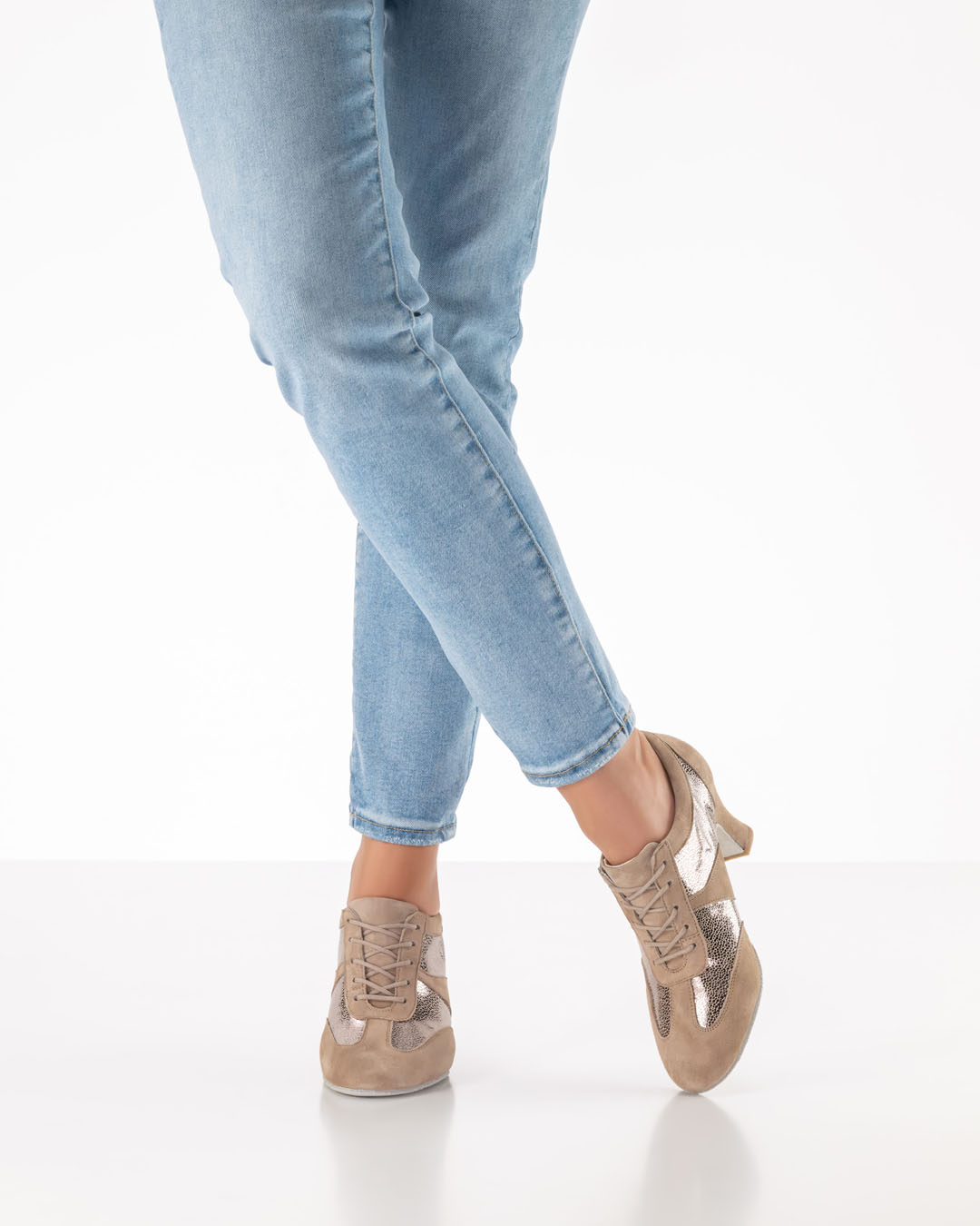 Zapatos de baile de entrenamiento con cordones, de piel en tonos beige y dorado, de Werner Kern, con tacón grueso de 6 cm