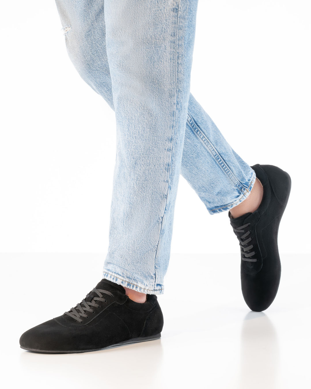 Zapatos de baile sin talón para hombre, confeccionados en suave piel de ante negra, de Werner Kern