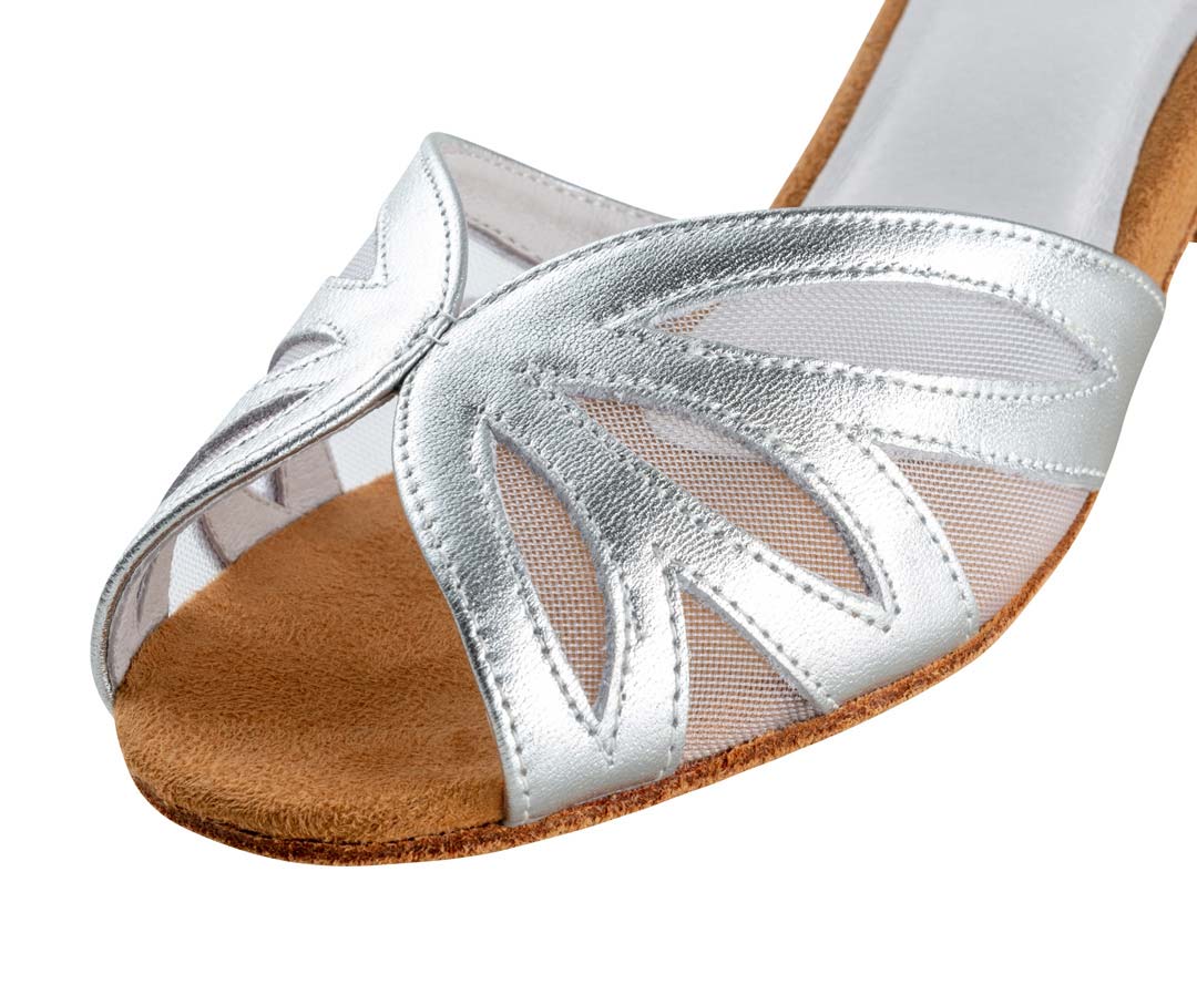 599 Detailansicht von Anna Kern Damentanzschuh in silber