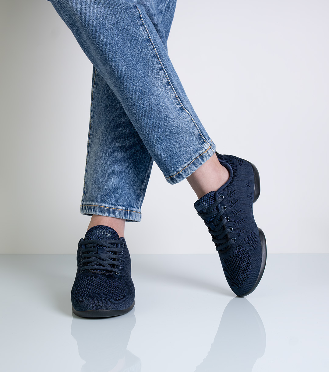 Zapatillas de baile con cordones de 5 agujeros, confeccionadas en tejido de punto azul oscuro con suela de PU dividida, de Suny.