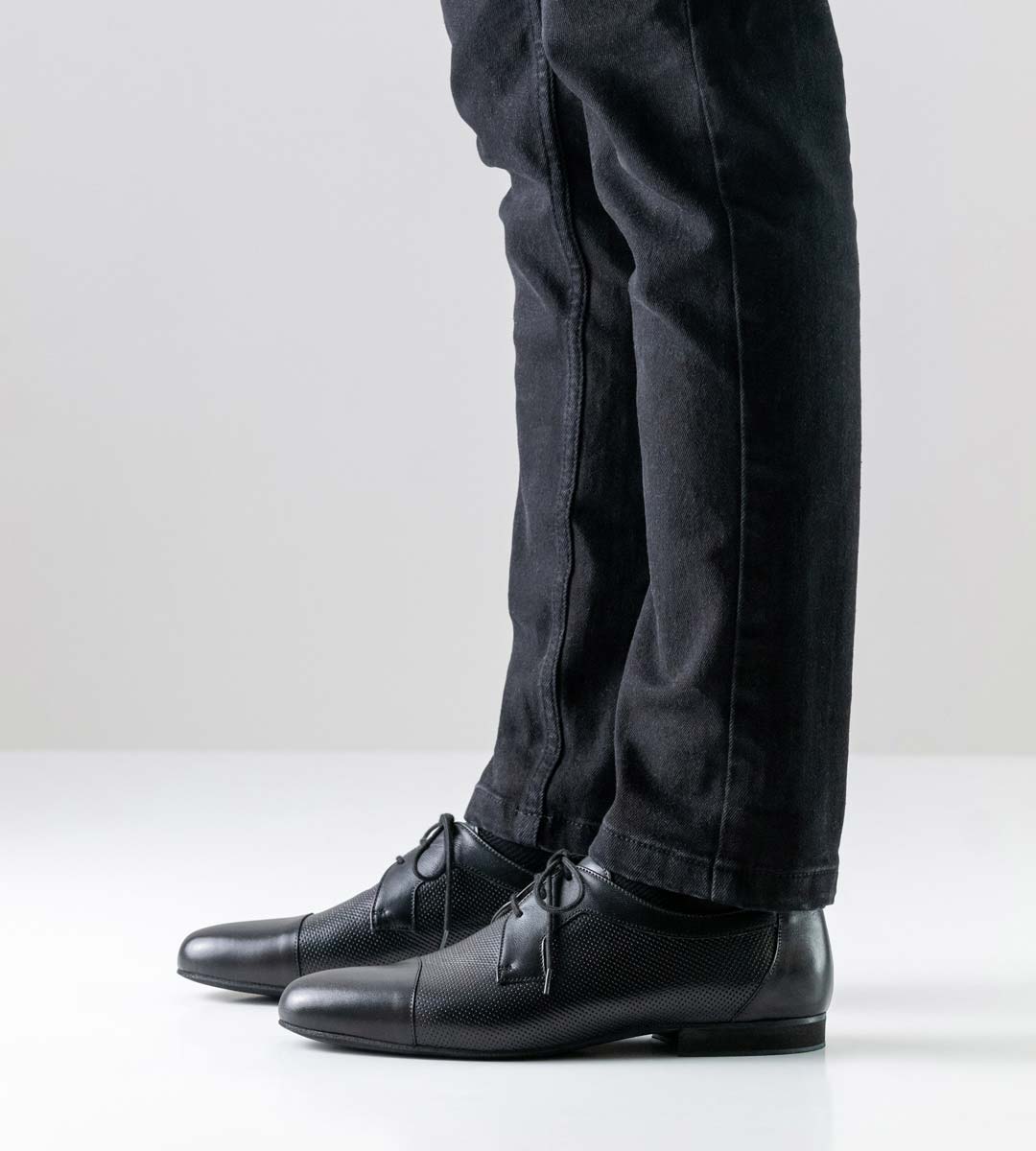 Treviso Herrentanzschuh von Werner Kern mit 1,5 cm hohem Microabsatz in Kombination mit schwarzer Chino