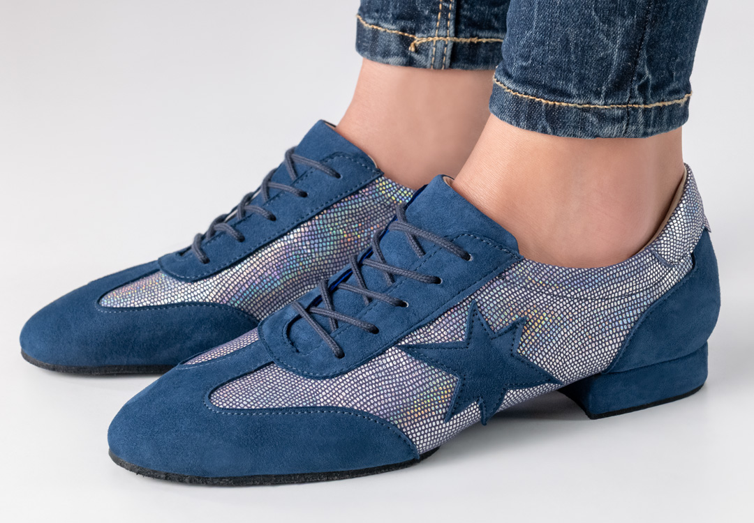 Zapatillas de baile con cordones y detalle de estrella aplicado, con aspecto de zapatillas deportivas.