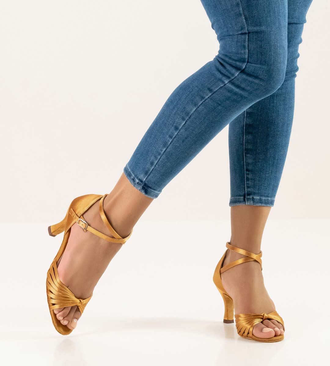 526 klassischer Latein Damentanzschuh in Satin haut