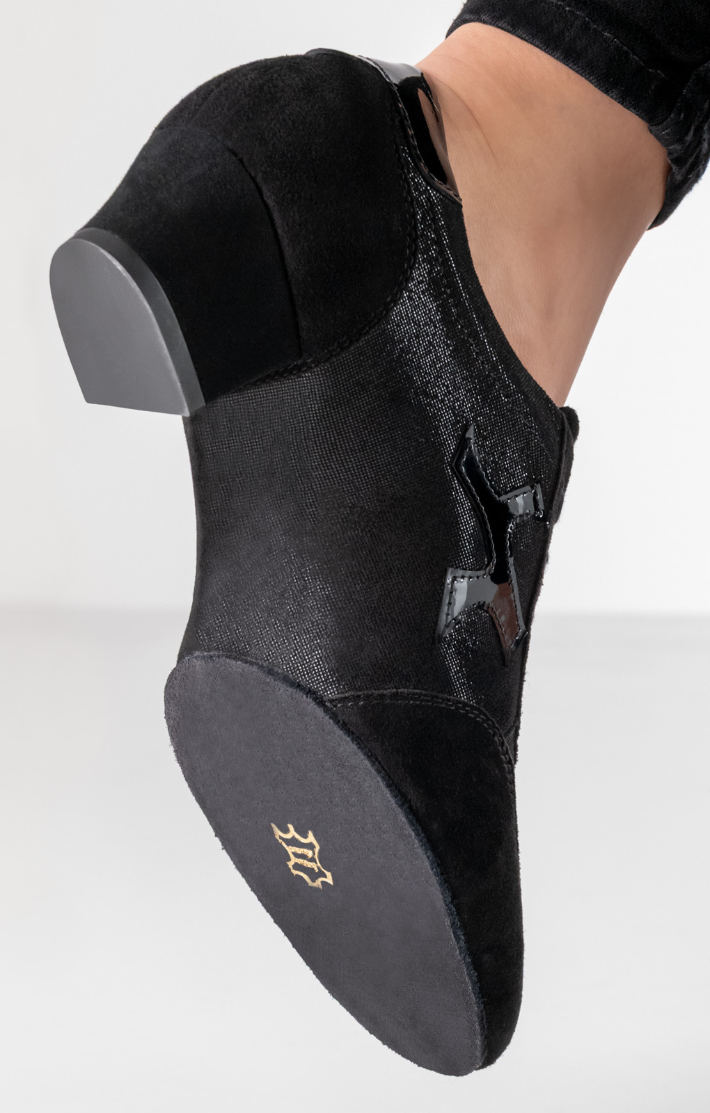 Suela dividida de las zapatillas deportivas de entrenamiento Bruni con tacón grueso de 3,5 cm.