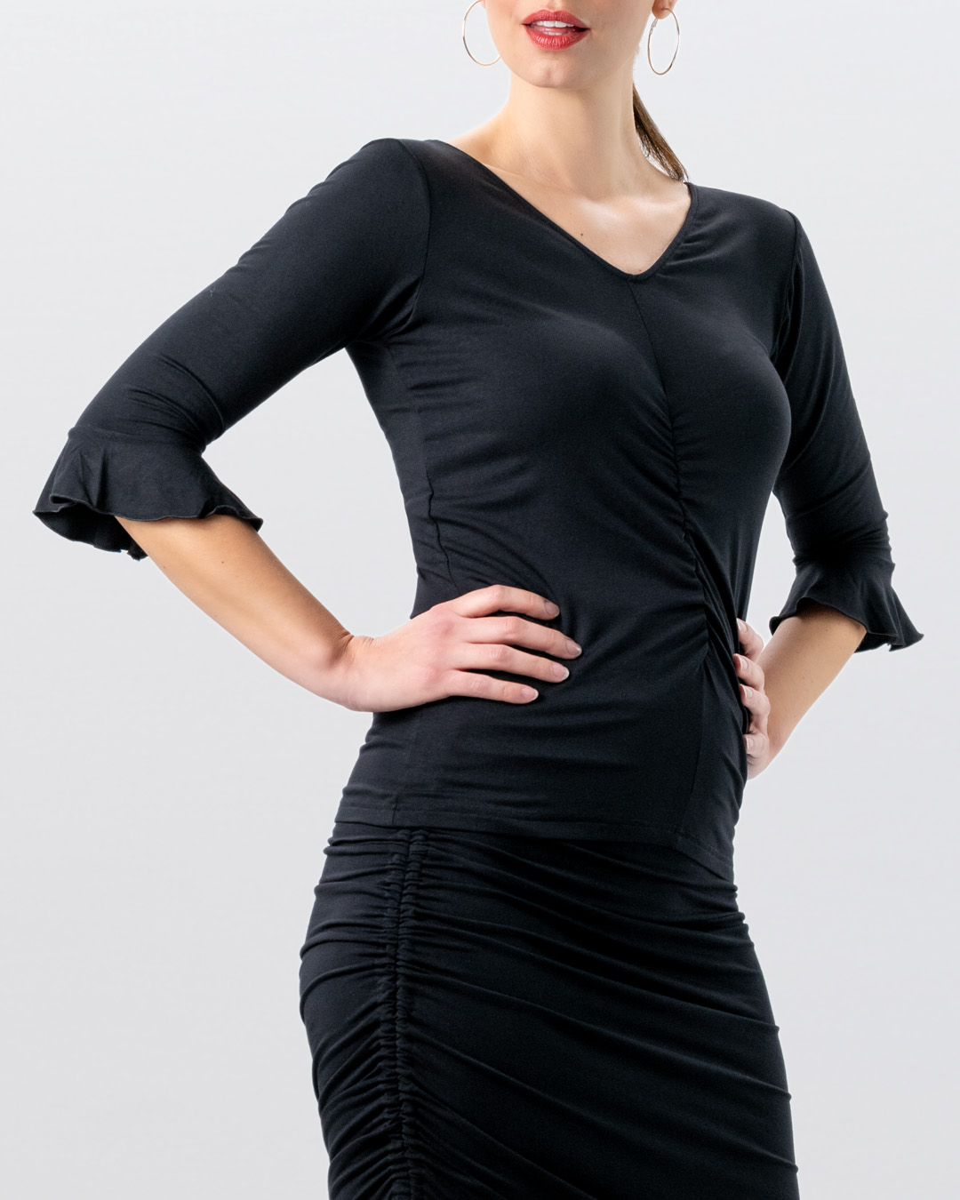 Top de baile femenino Talvi en negro con cuello en V y mangas con volantes - para salsa, tango y co