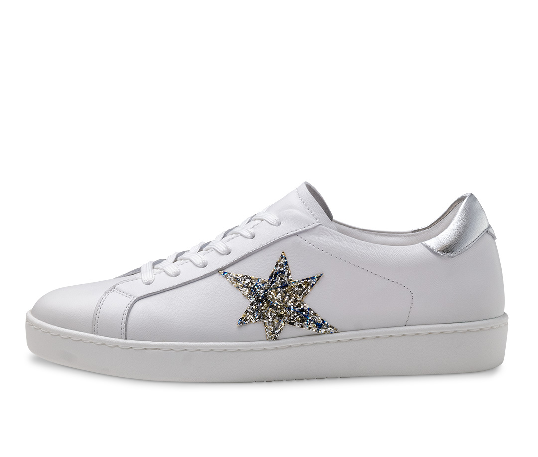 Zapatillas de baile de cuero blanco de Werner Kern con estrella plateada lateral.