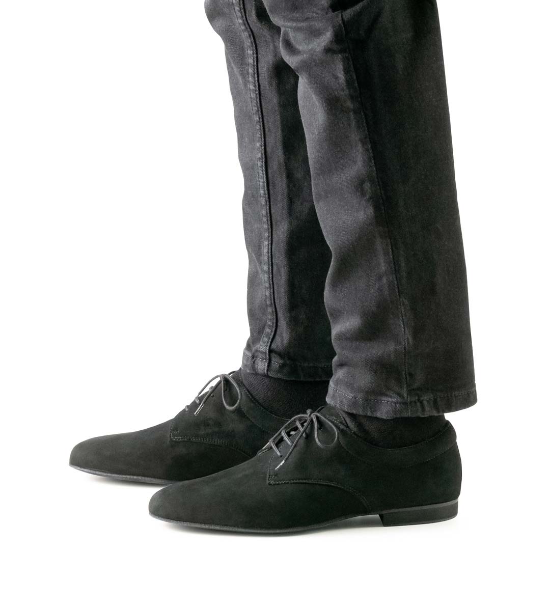 Modena schwarze Jeans in Kombination mit Velours Tanzschuh von Werner Kern