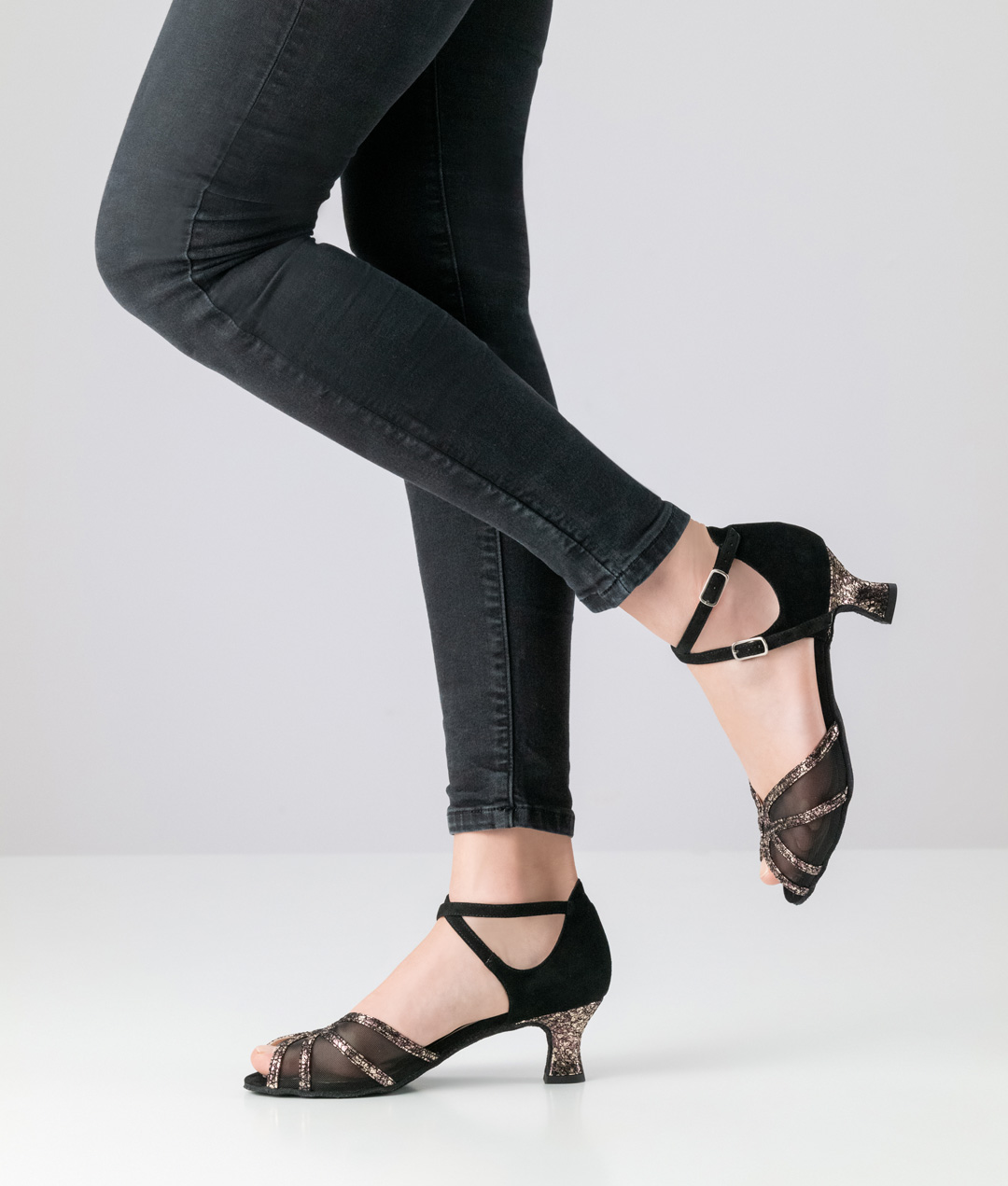 Blair Damentanzschuh in edler Material-und Farbkombination aus feinstem Leder mit 5,5 cm Absatz und neuem Fesslriemchendesign von Werner Kern.