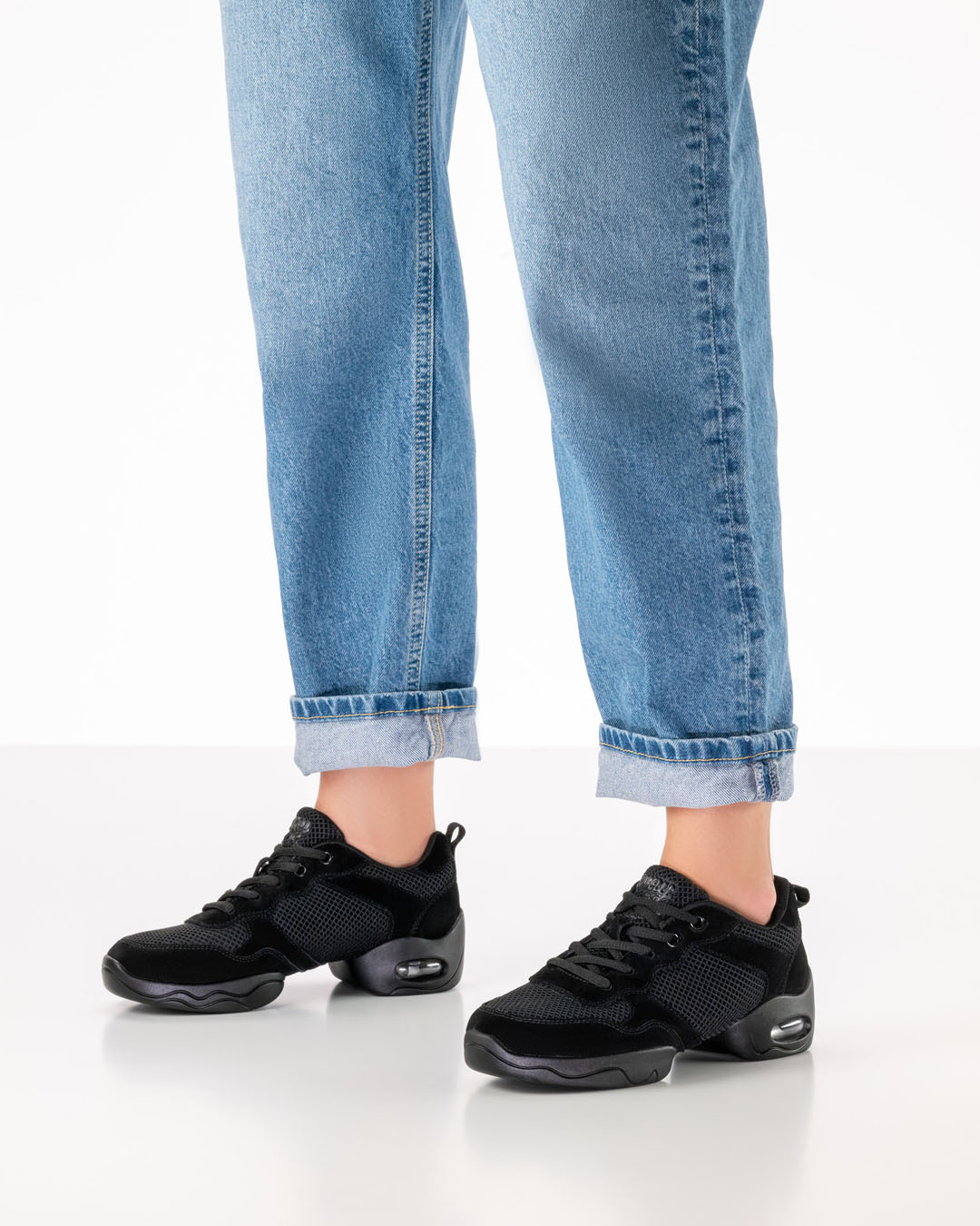 Zapatillas de baile para mujer de estilo voluminoso, en color negro, confeccionadas en tela y piel, con suela dividida, de Werner Kern