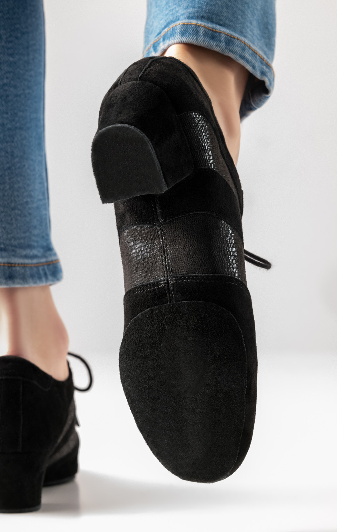 Geteilte Sohle in schwarz von Anna Kern Tanzsneaker