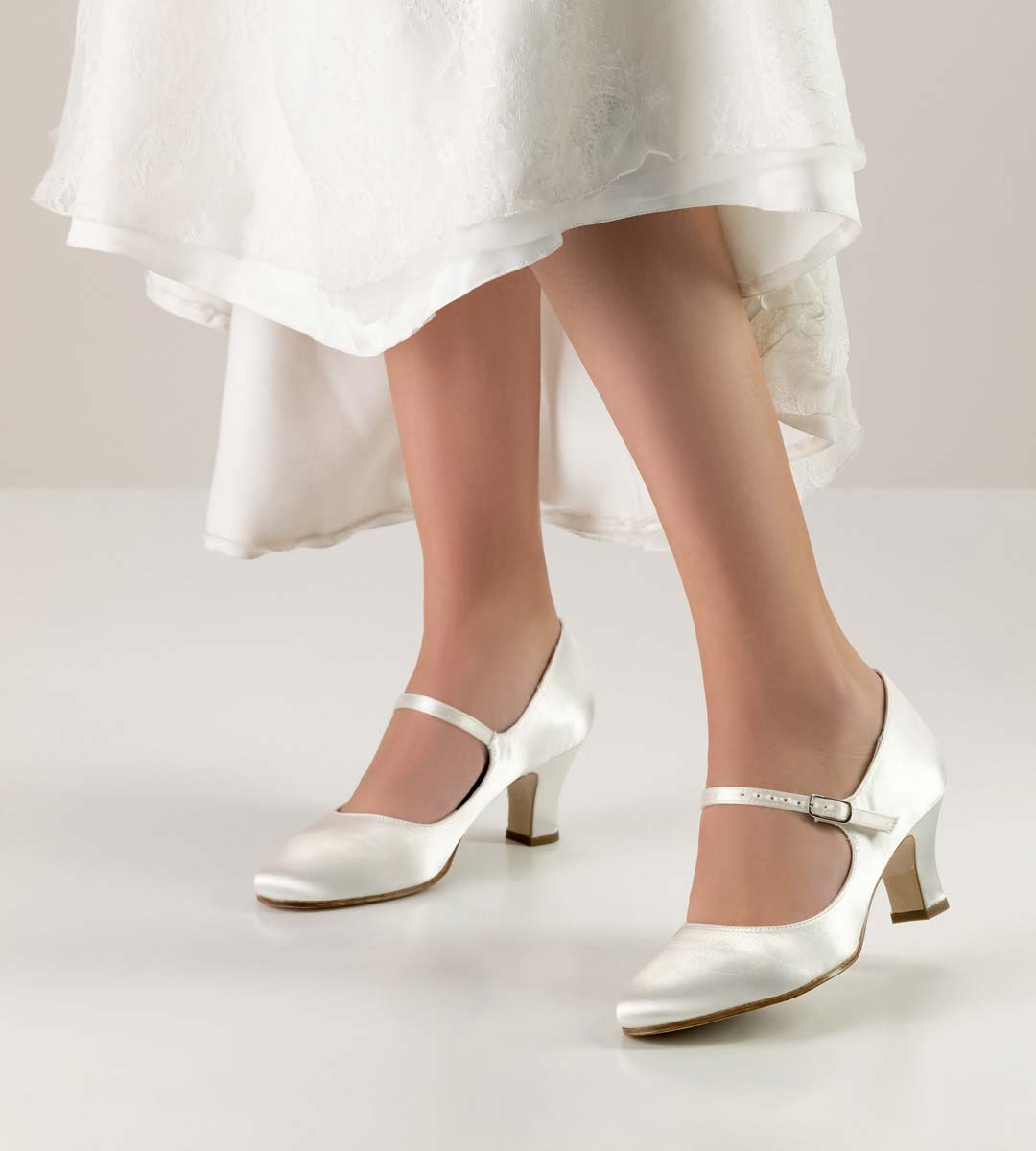 Ashley Werner Kern Brautschuh mit Ristriemchen in Satin